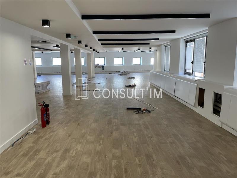 Bureau - 681 m²