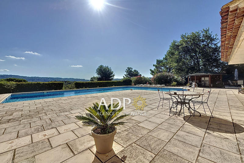 Maison - 300 m² - 7 pièces