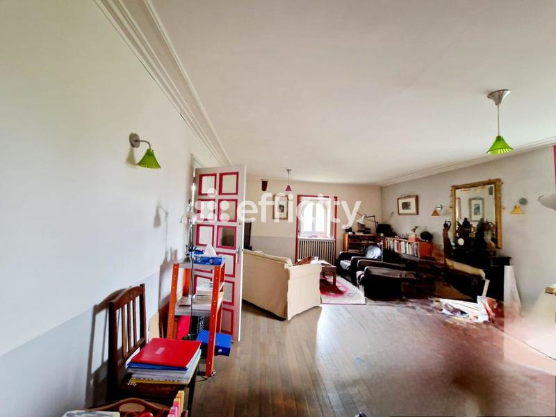 Maison - 335 m² - 12 pièces