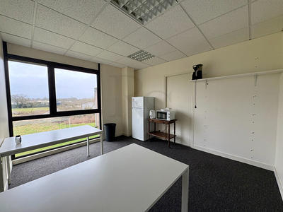 Bureau - 131 m² - 7 pièces