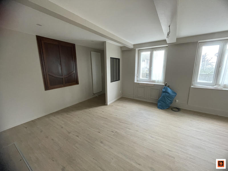 Maison traditionnelle - 90 m² - 6 pièces