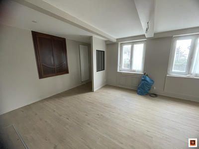 Maison traditionnelle - 90 m² - 6 pièces