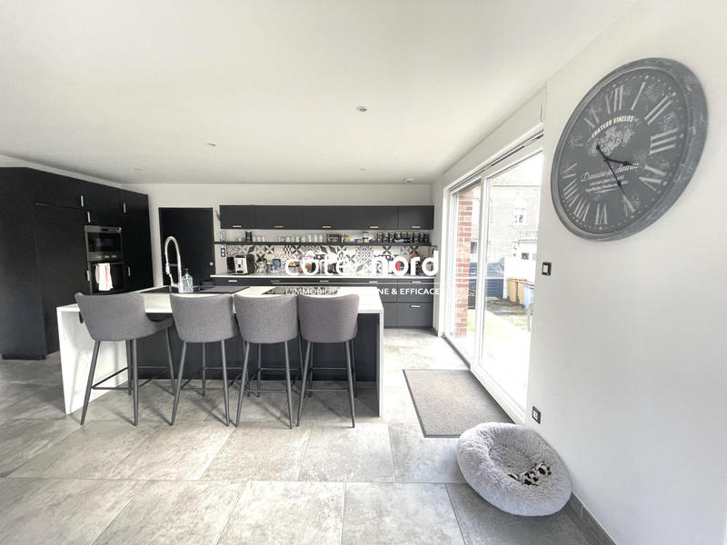 Maison - 208 m² - 7 pièces