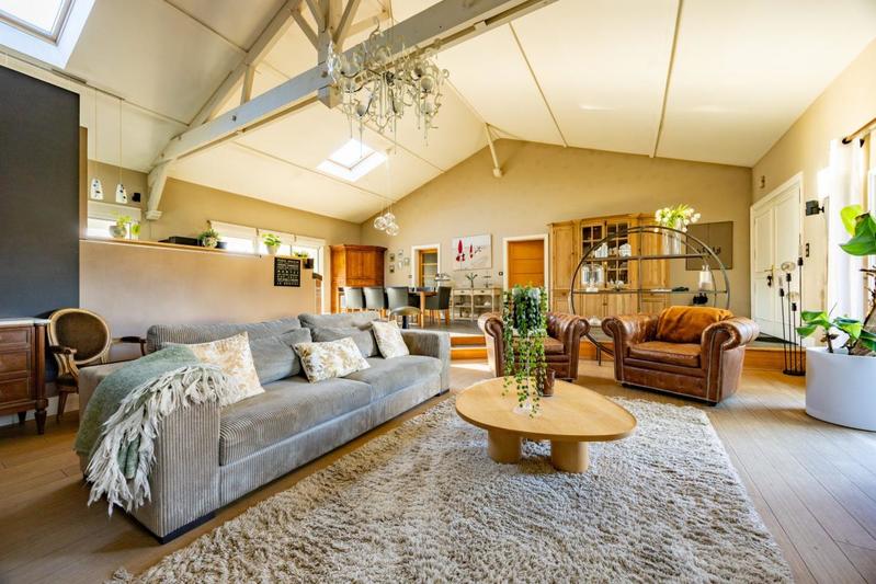 Maison - 245 m² - 7 pièces