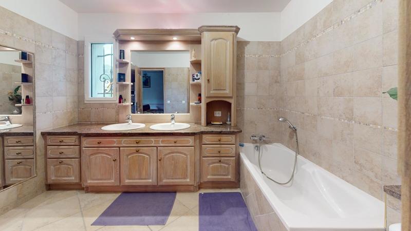 Villa - 469 m² - 9 pièces