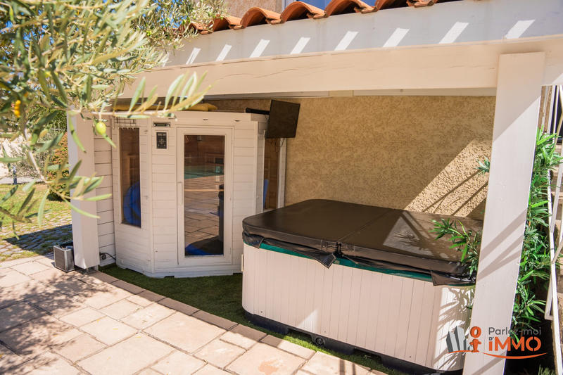 Maison traditionnelle - 196 m² - 7 pièces