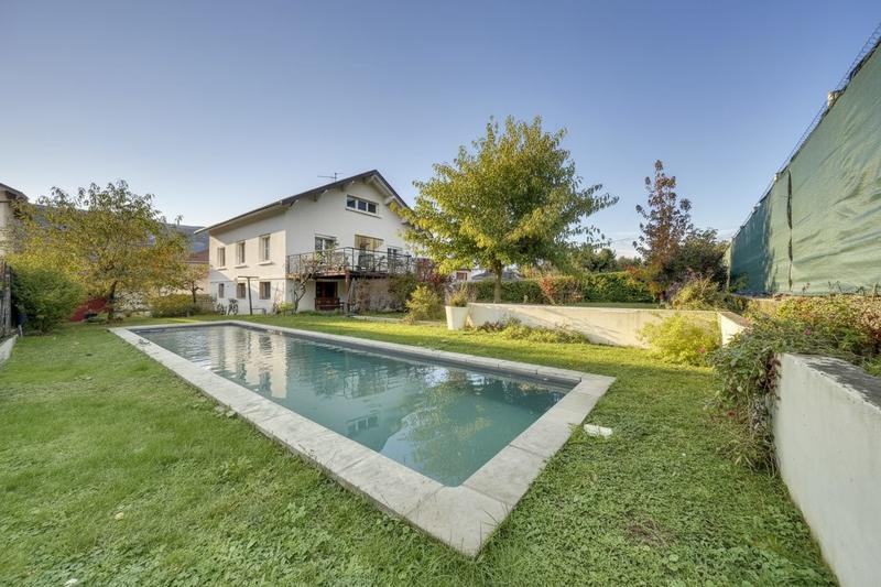 Villa - 210 m² - 8 pièces