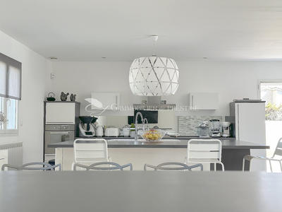 Maison - 2 001 m² - 4 pièces