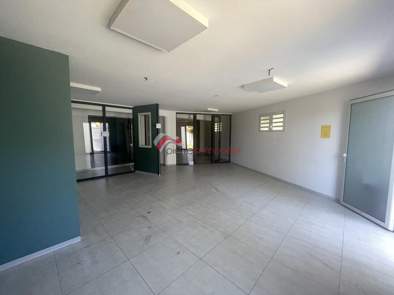 Local commercial - 67 m² - 3 pièces