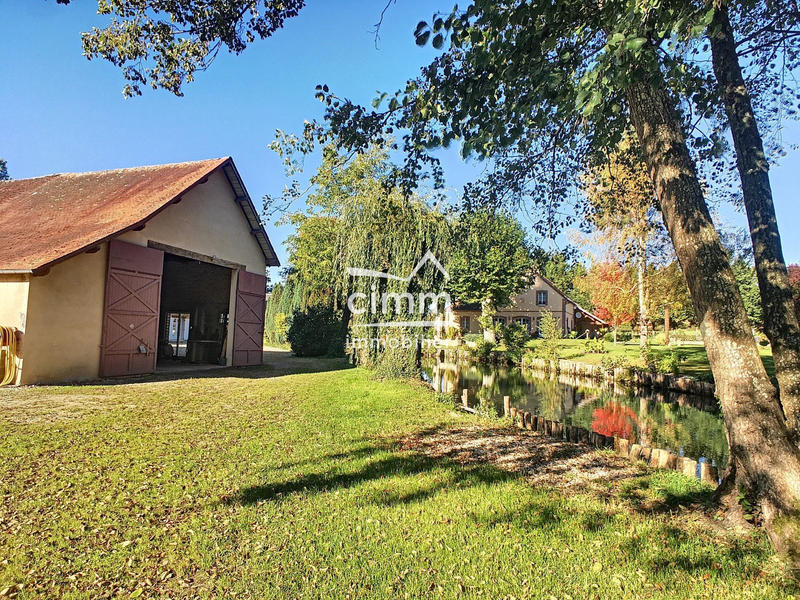 Maison - 365 m² - 15 pièces