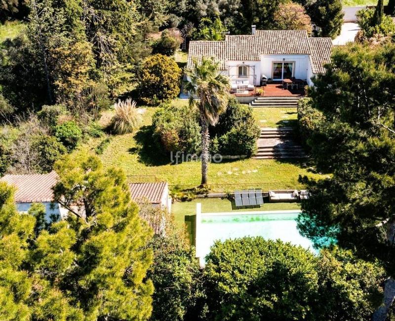 Propriété - 200 m² - 5 pièces