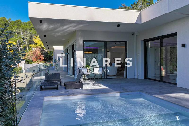 Villa - 300 m² - 9 pièces