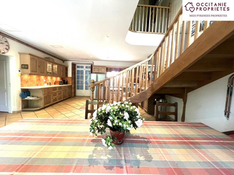 Propriété - 290 m² - 9 pièces