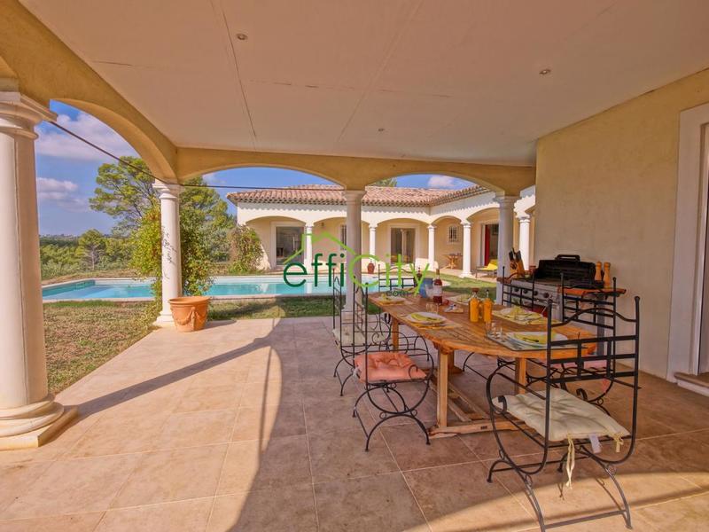 Maison - 260 m² - 7 pièces