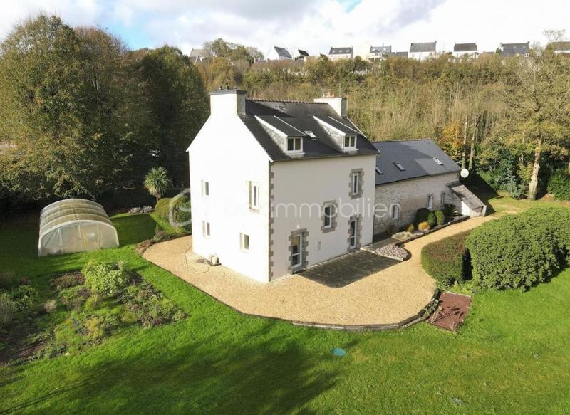 Demeure - 223 m² - 9 pièces