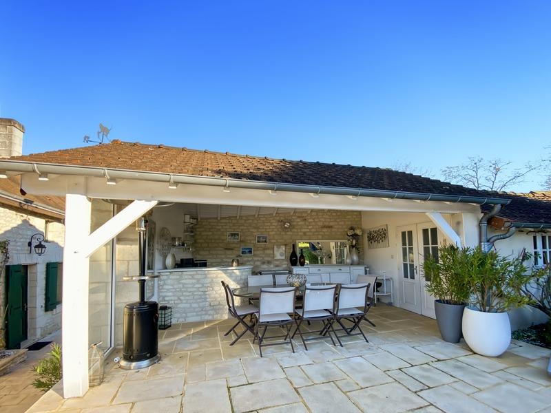 Propriété - 657 m² - 16 pièces