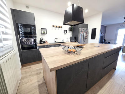 Maison - 208 m² - 6 pièces