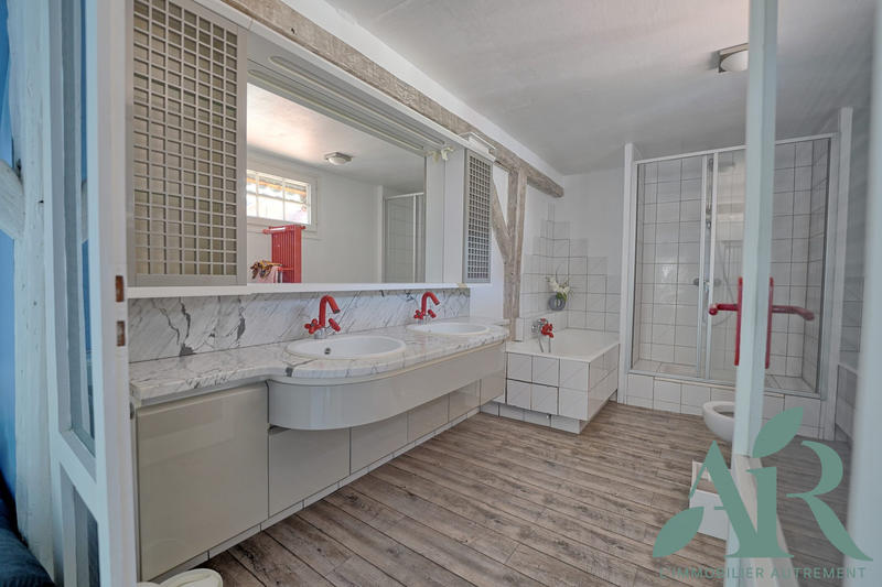 Maison traditionnelle - 143 m² - 5 pièces