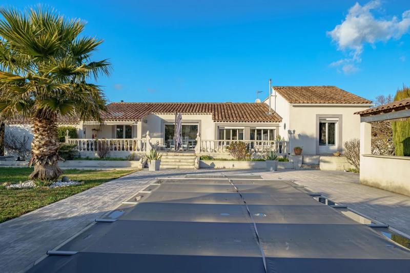 Propriété - 207 m² - 9 pièces