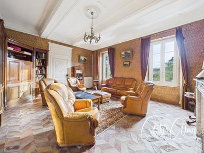 Maison bourgeoise - 275 m² - 9 pièces