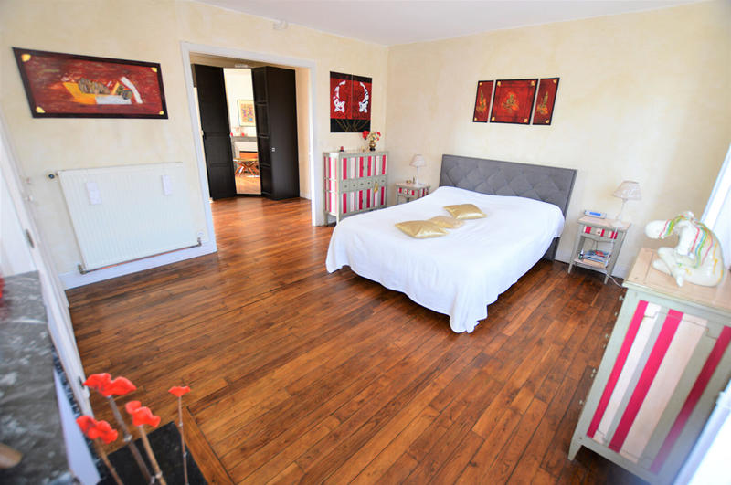 Maison - 202 m² - 9 pièces