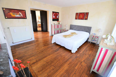 Maison - 202 m² - 9 pièces