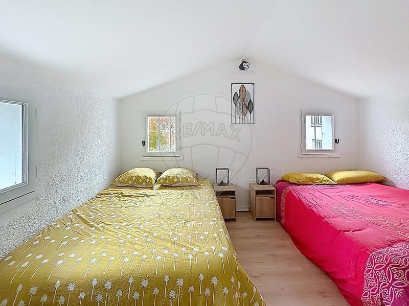 Maison - 217 m² - 9 pièces