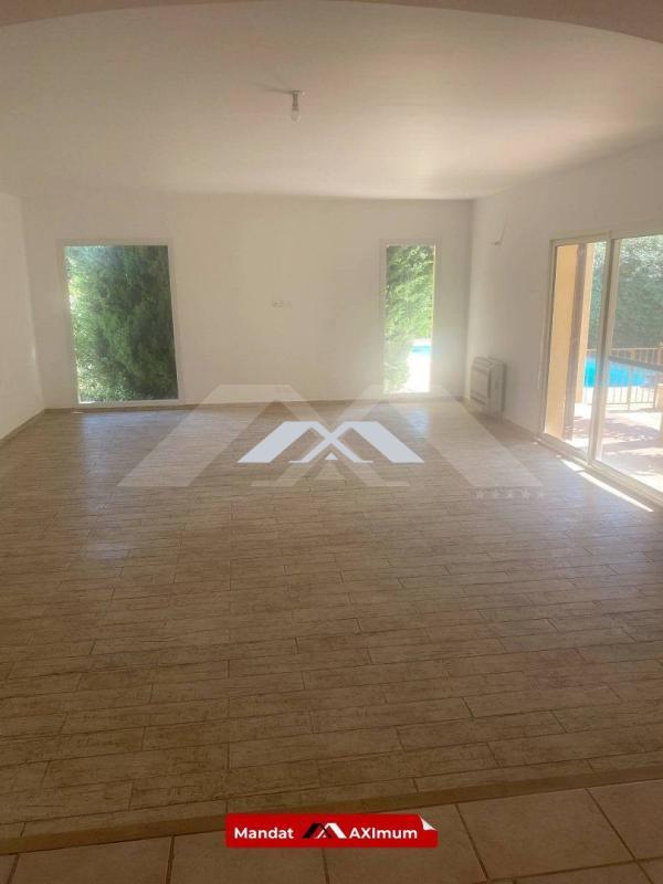 Maison - 202 m² - 6 pièces