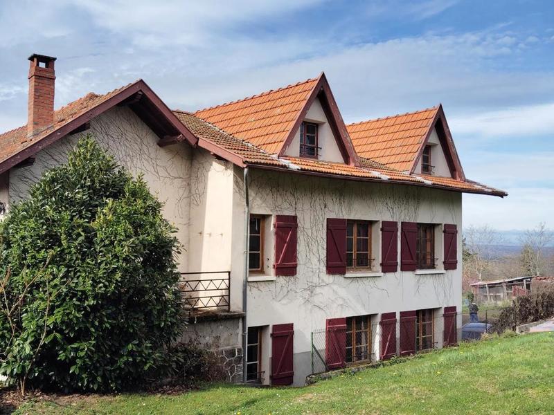 Demeure - 251 m² - 13 pièces