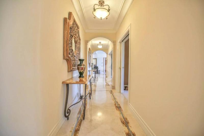 Villa - 460 m² - 9 pièces