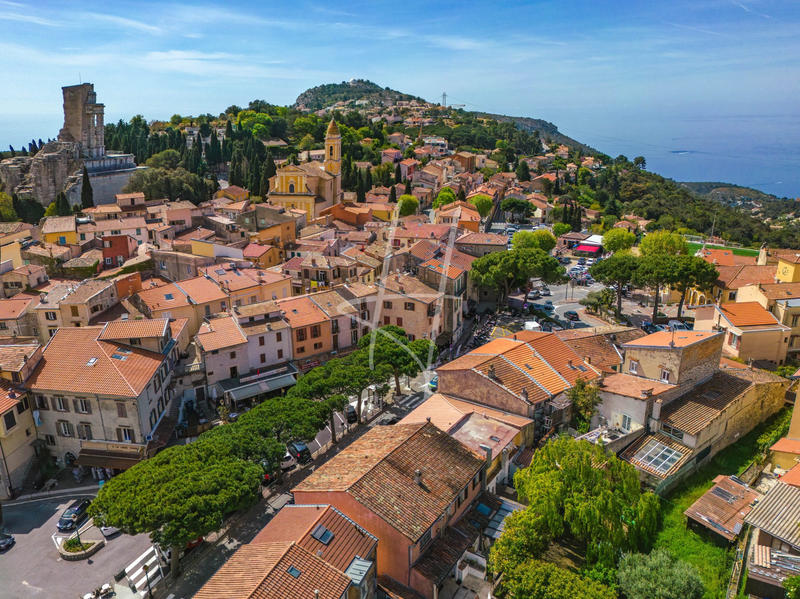 Maison traditionnelle - 137 m² - 6 pièces