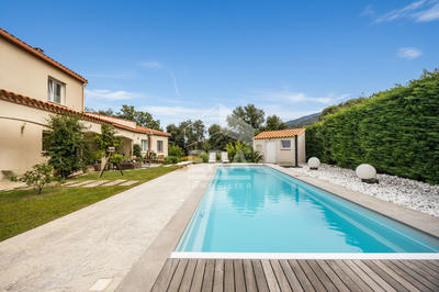 Maison - 237 m² - 8 pièces