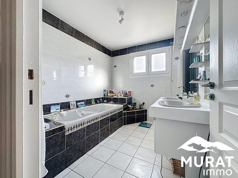 Maison - 150 m² - 7 pièces