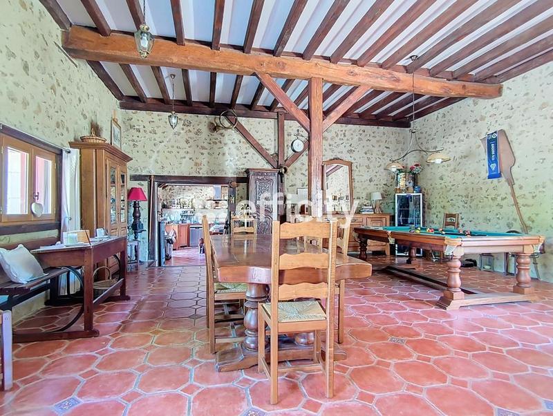 Maison - 244 m² - 10 pièces