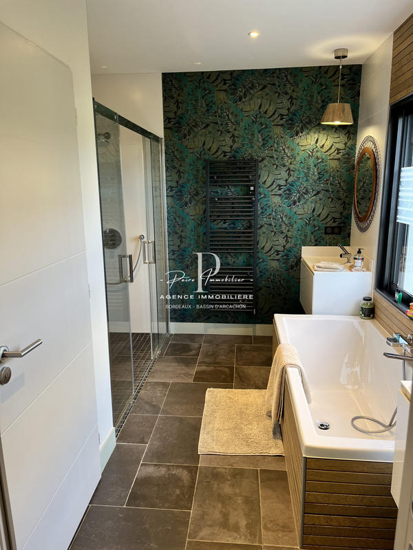 Maison contemporaine - 250 m² - 6 pièces