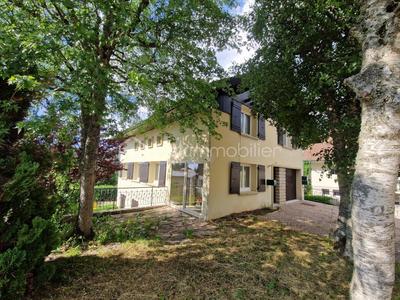 Maison - 249 m² - 12 pièces