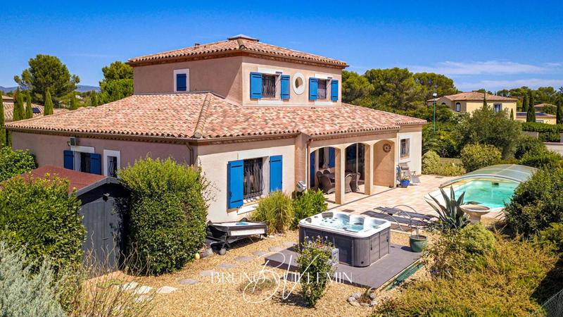 Villa - 181 m² - 8 pièces
