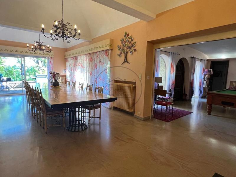 Demeure - 522 m² - 10 pièces