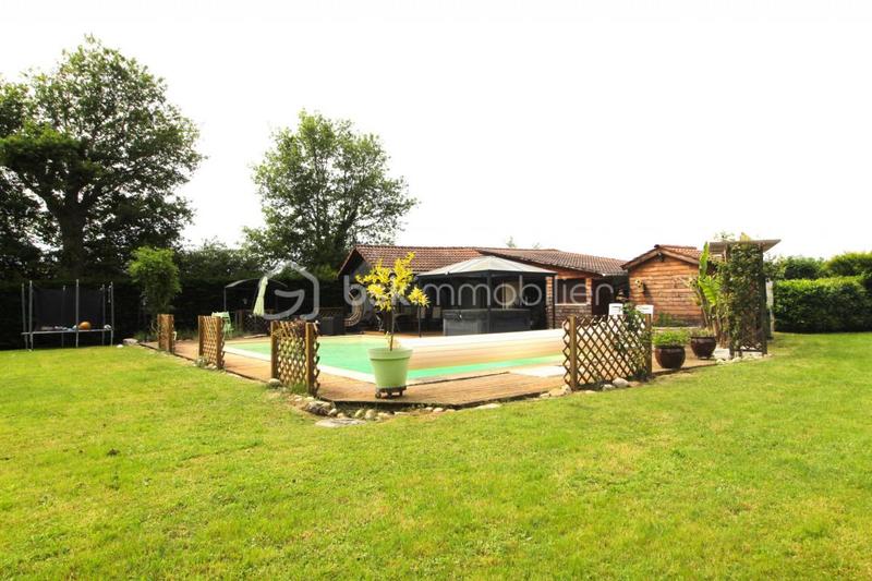 Propriété - 200 m² - 8 pièces