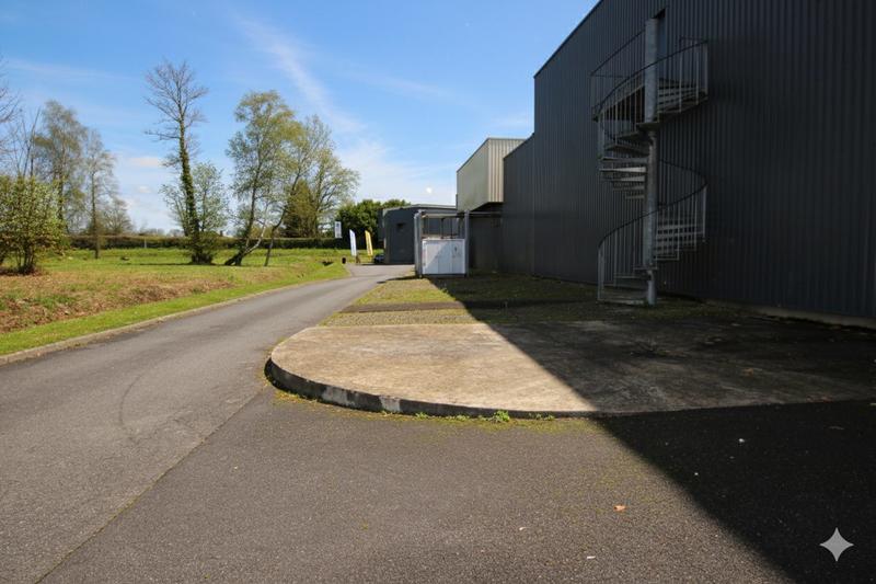 Local commercial - 1 768 m²