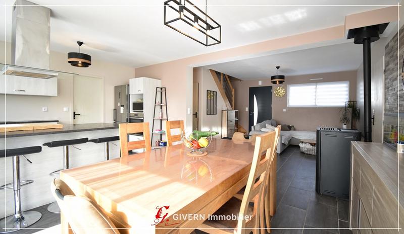 Maison - 102 m² - 6 pièces