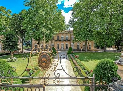 Manoir - 2 500 m² - 38 pièces