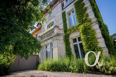 Maison - 350 m² - 10 pièces