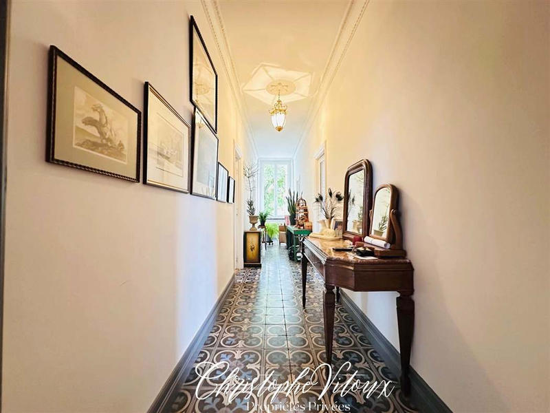 Propriété - 240 m² - 7 pièces