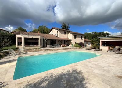 Maison - 225 m² - 7 pièces