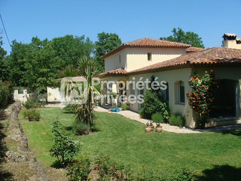 Maison - 324 m² - 5 pièces