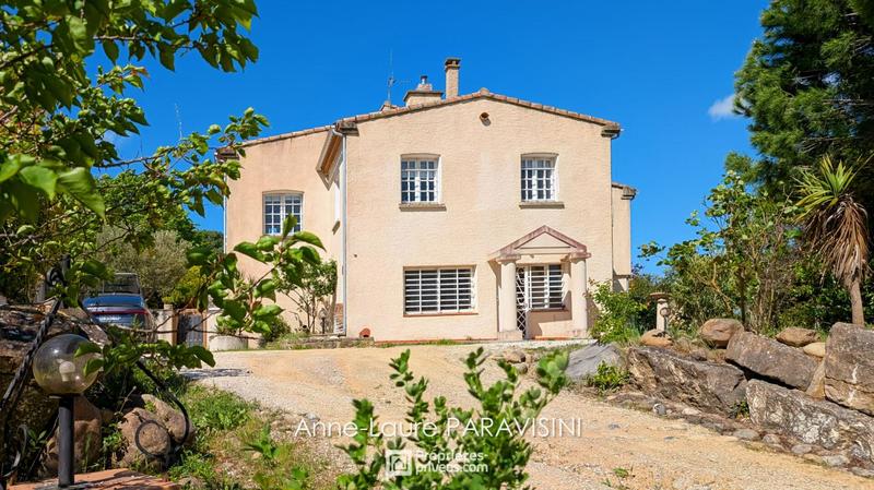 Maison - 270 m² - 10 pièces