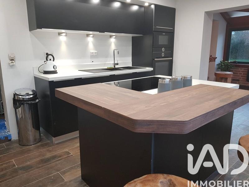 Maison - 201 m² - 7 pièces