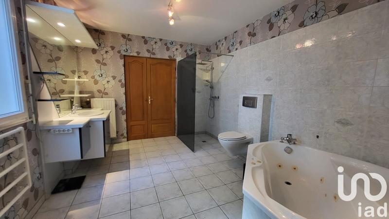 Maison - 216 m² - 5 pièces