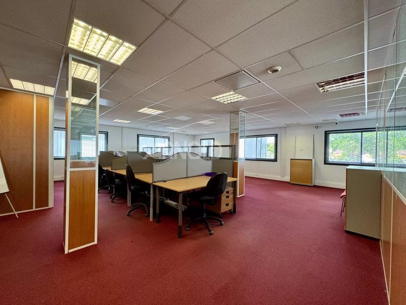 Bureau - 173 m² - 7 pièces